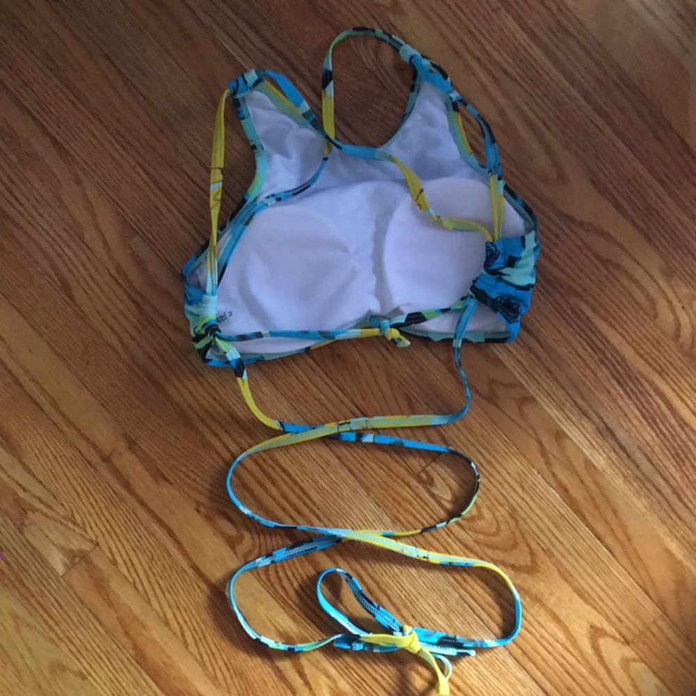 Bikini - Picture 2 of 2